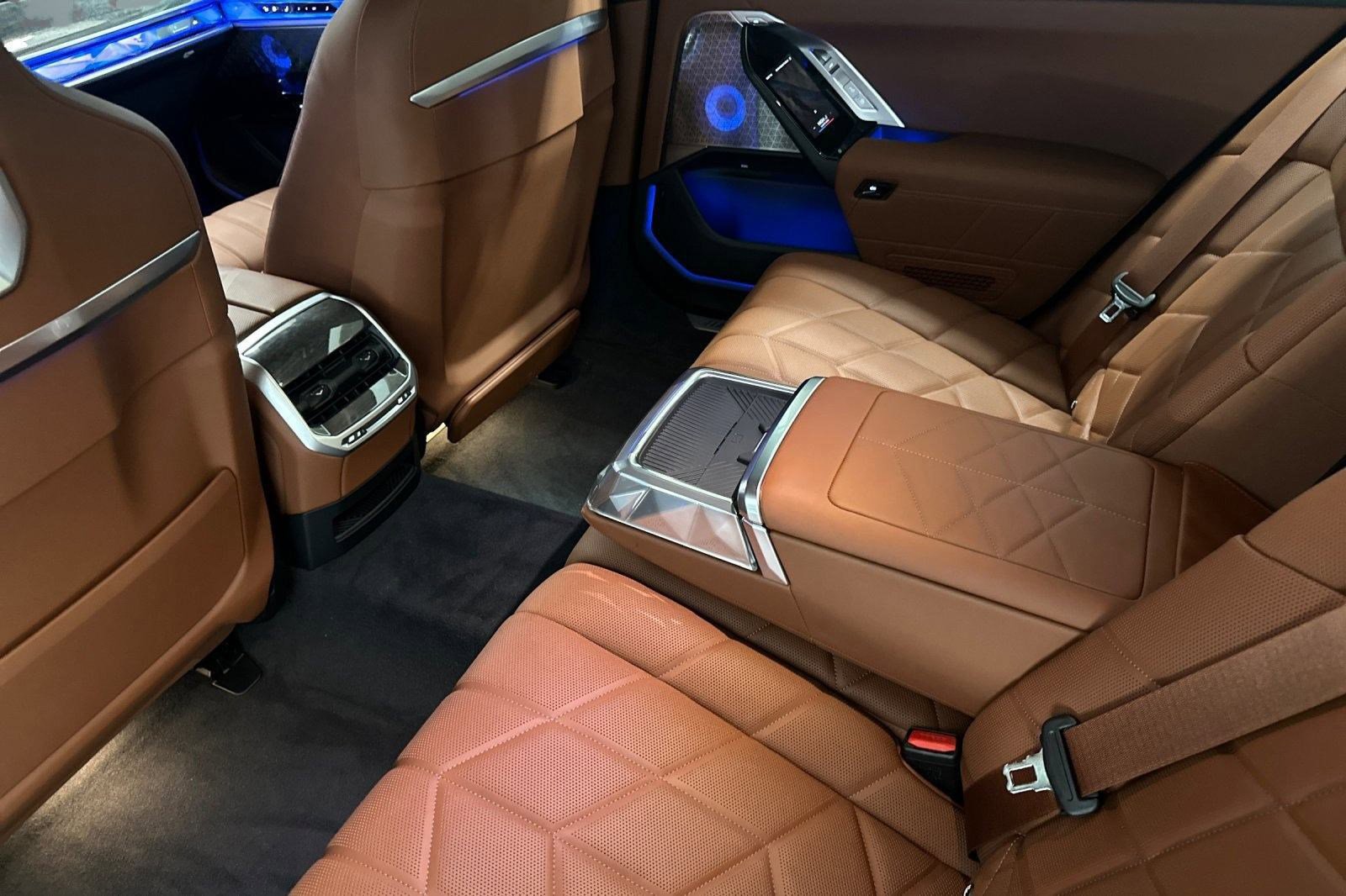 Used 2025 BMW i7 xDrive60 image 15