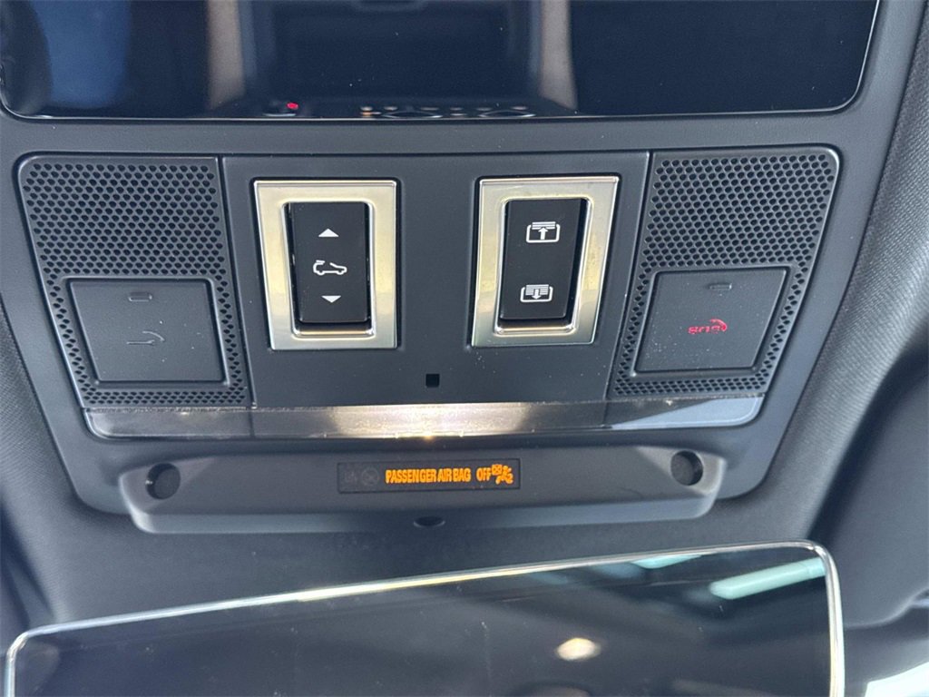 New 2026 Land Rover Defender 110 X-Dynamic SE image 21