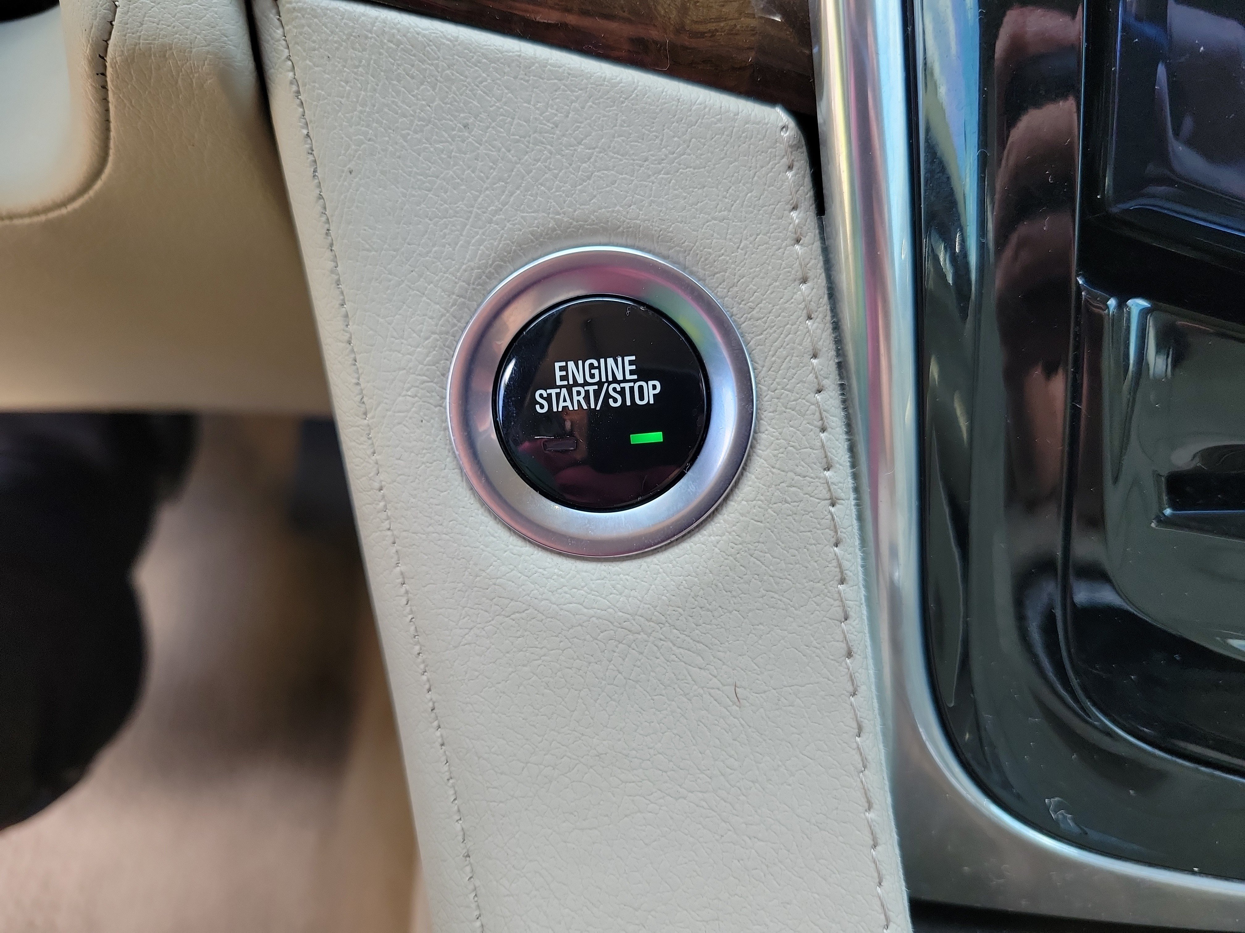 Used 2018 Cadillac Escalade Luxury AWD/4WD image 21
