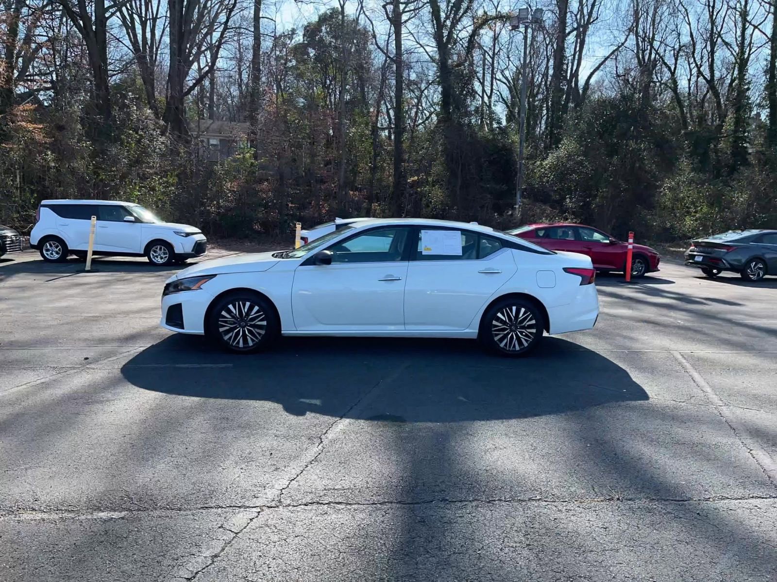 Used 2025 Nissan Altima 2.5 SV image 16