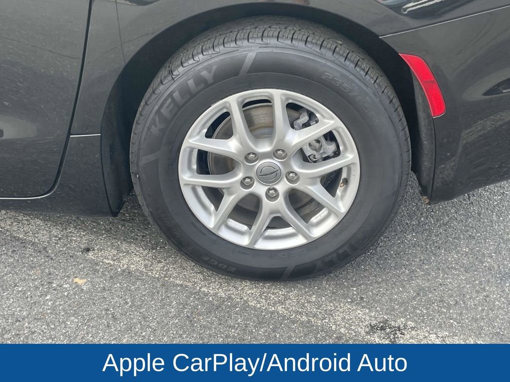 Certified 2023 Chrysler Pacifica Touring-L image 13