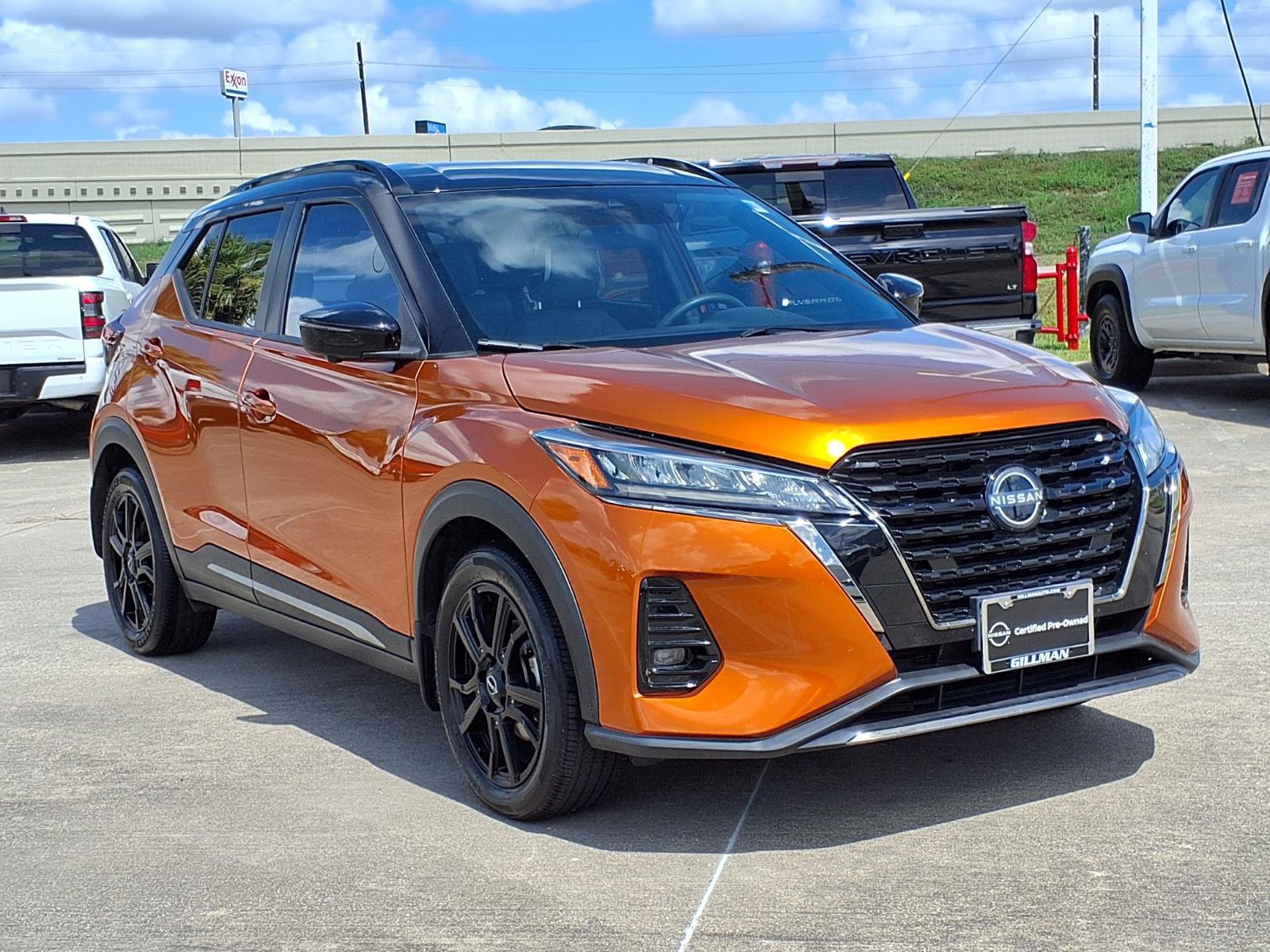 Used 2023 Nissan Kicks SR w/ SR Premium Package FWD image 2