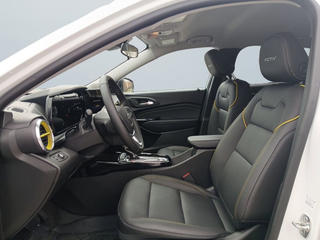 Used 2025 Chevrolet Trax ACTIV w/ Driver Confidence Package image 9