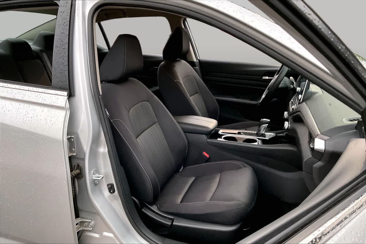 Used 2024 Nissan Altima 2.5 SV FWD image 9
