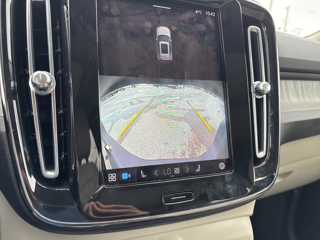 Used 2023 Volvo XC40 B4 Ultimate image 19