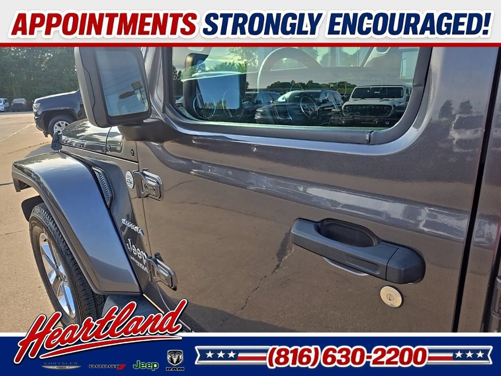 Used 2018 Jeep Wrangler Unlimited Sahara AWD/4WD image 27