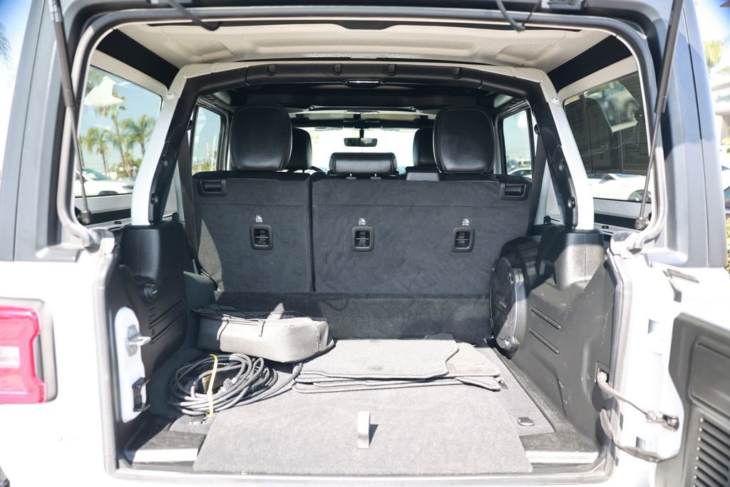 Used 2022 Jeep Wrangler Unlimited Sahara AWD/4WD image 39