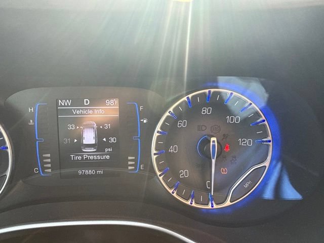Used 2017 Chrysler Pacifica Touring-L FWD image 9