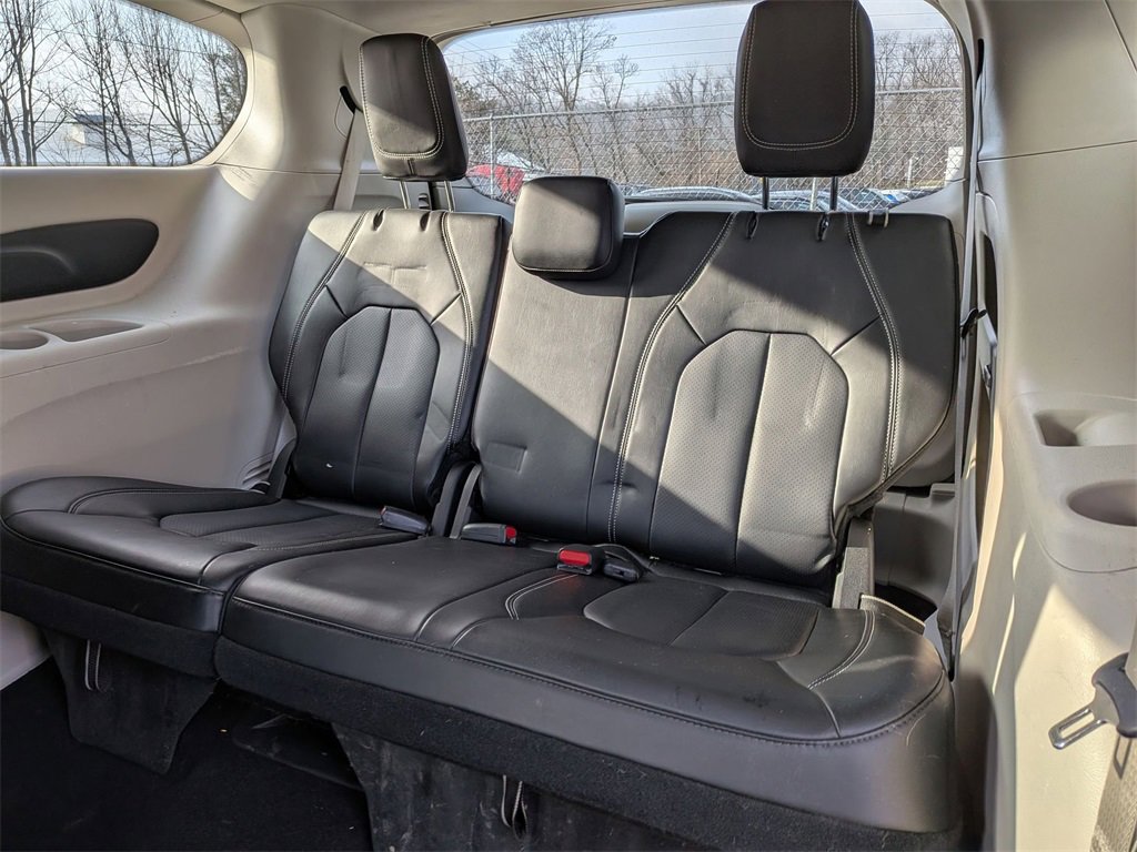 Certified 2023 Chrysler Pacifica Touring-L image 23