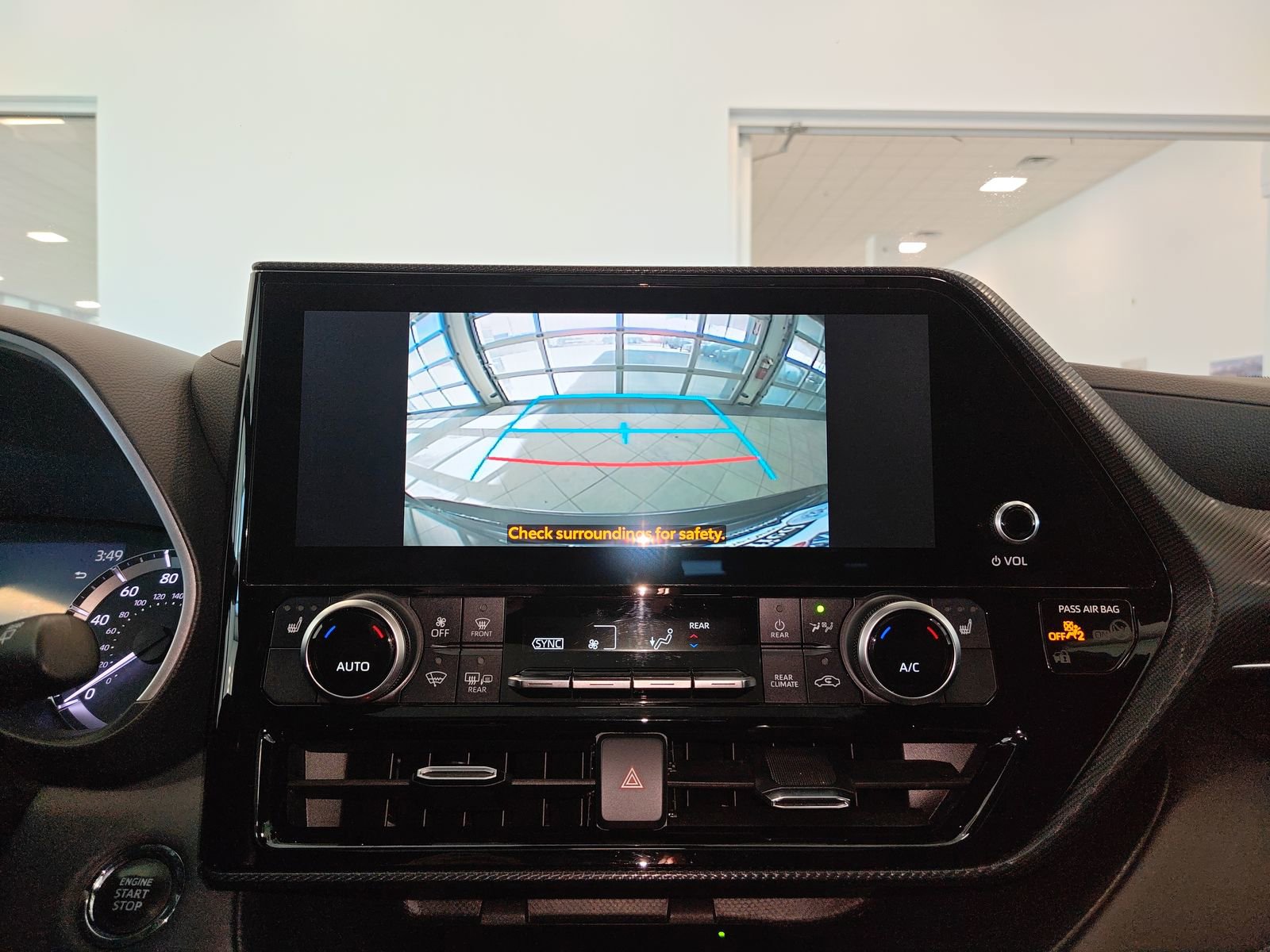 Used 2023 Toyota Highlander XSE image 31