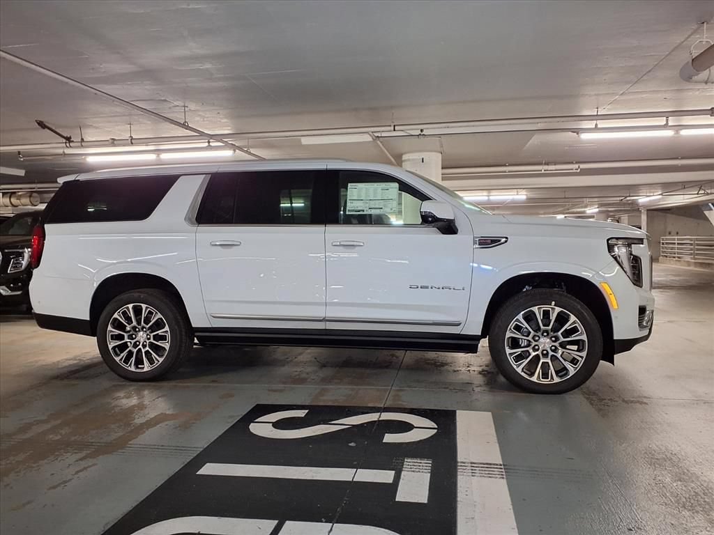 Used 2026 GMC Yukon XL Denali w/ Sun & Power Step Package AWD/4WD image 4