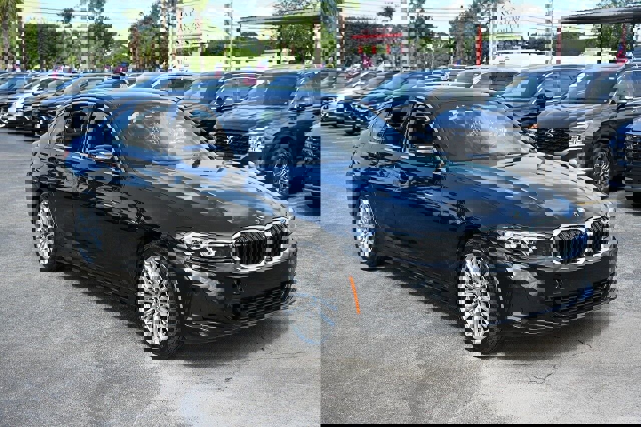 Used 2024 BMW 330i Sedan image 1