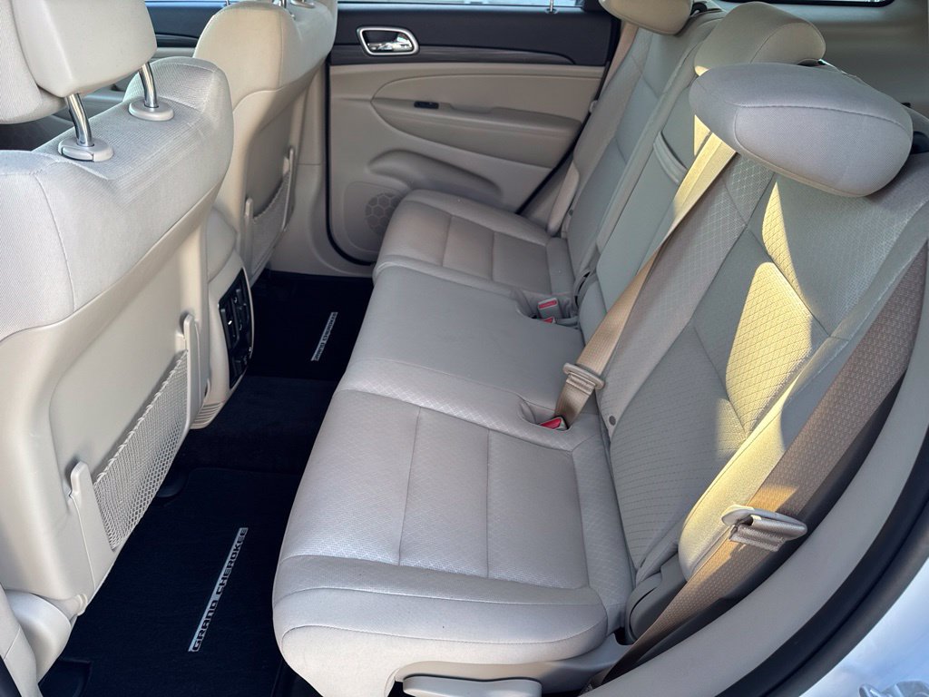 Used 2019 Jeep Grand Cherokee Laredo w/ Security & Convenience Group RWD image 26