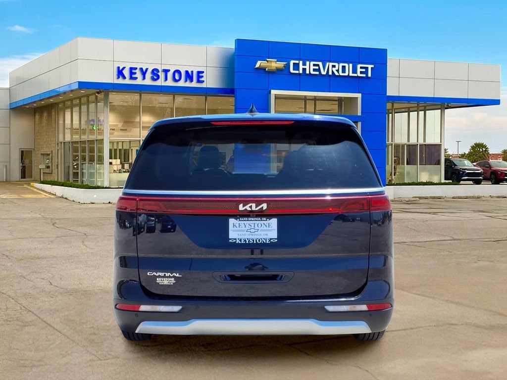 Used 2024 Kia Carnival LX FWD image 6