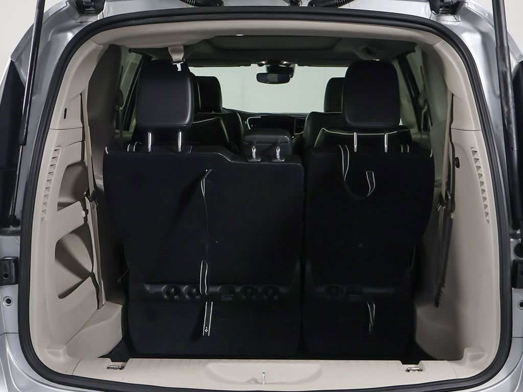 Used 2024 Chrysler Pacifica Limited FWD image 23