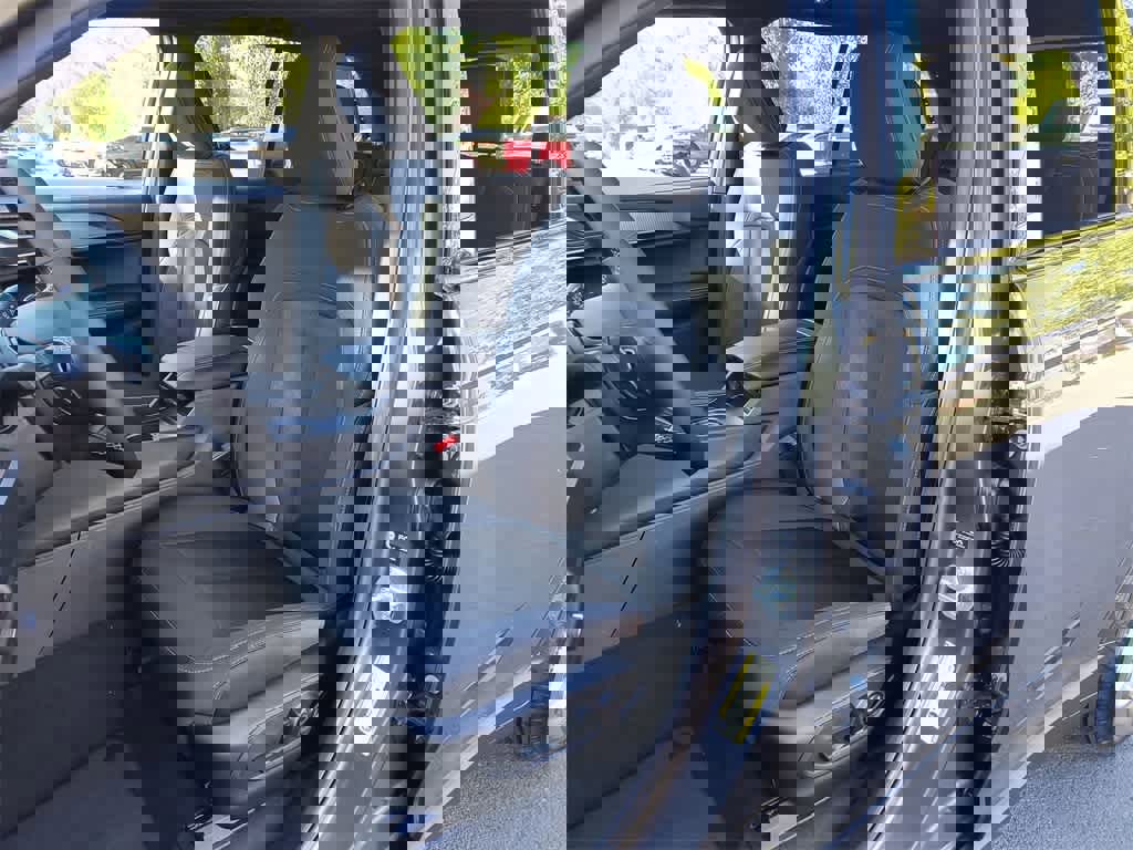 New 2025 Jeep Grand Cherokee Laredo X w/ Luxury Tech Group I image 11