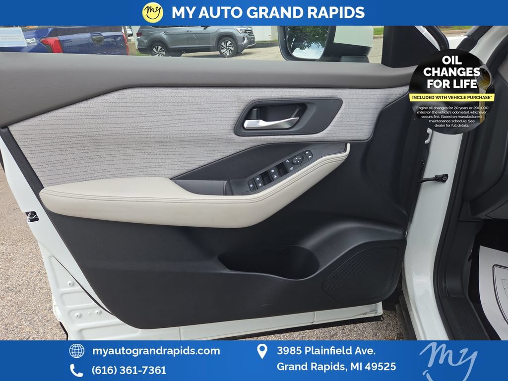 Used 2023 Nissan Rogue SV AWD/4WD image 10