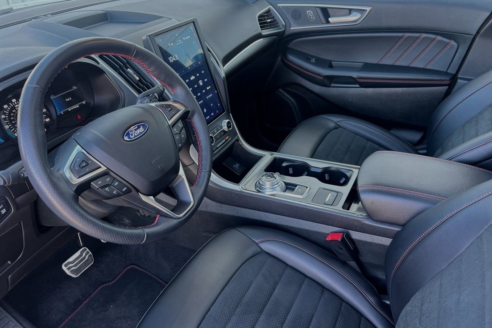 Used 2023 Ford Edge ST-Line w/ Class II Trailer Tow Package image 13