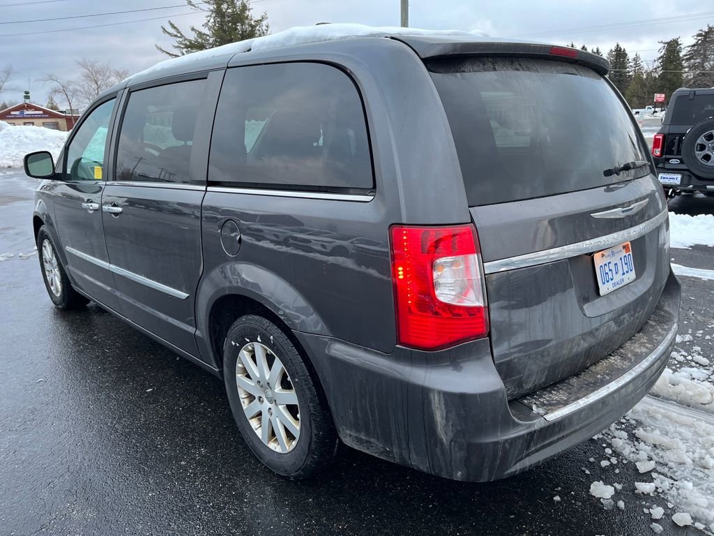 Used 2016 Chrysler Town & Country Touring w/ Driver Convenience Group image 3