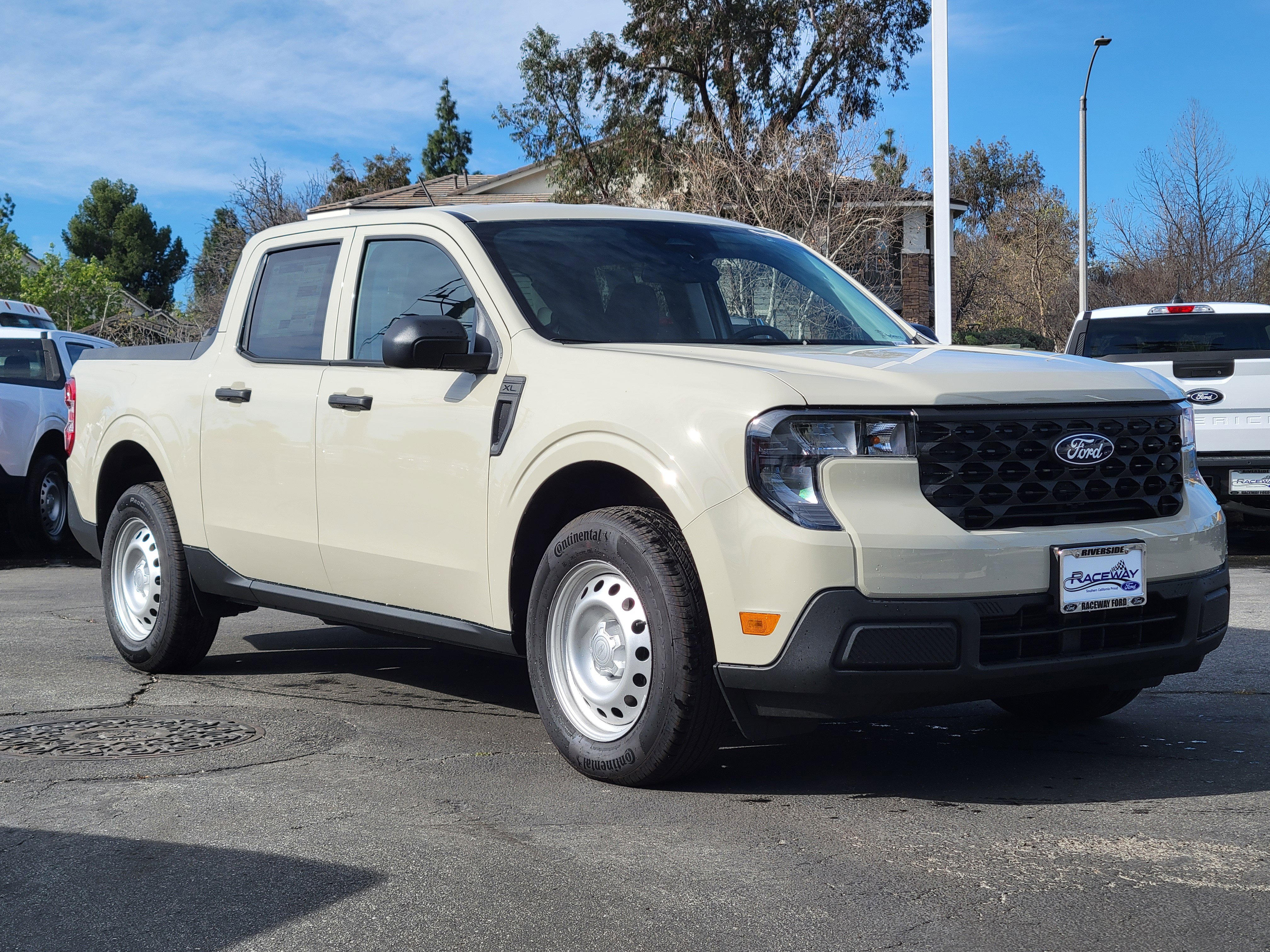 Used 2025 Ford Maverick XL FWD image 1