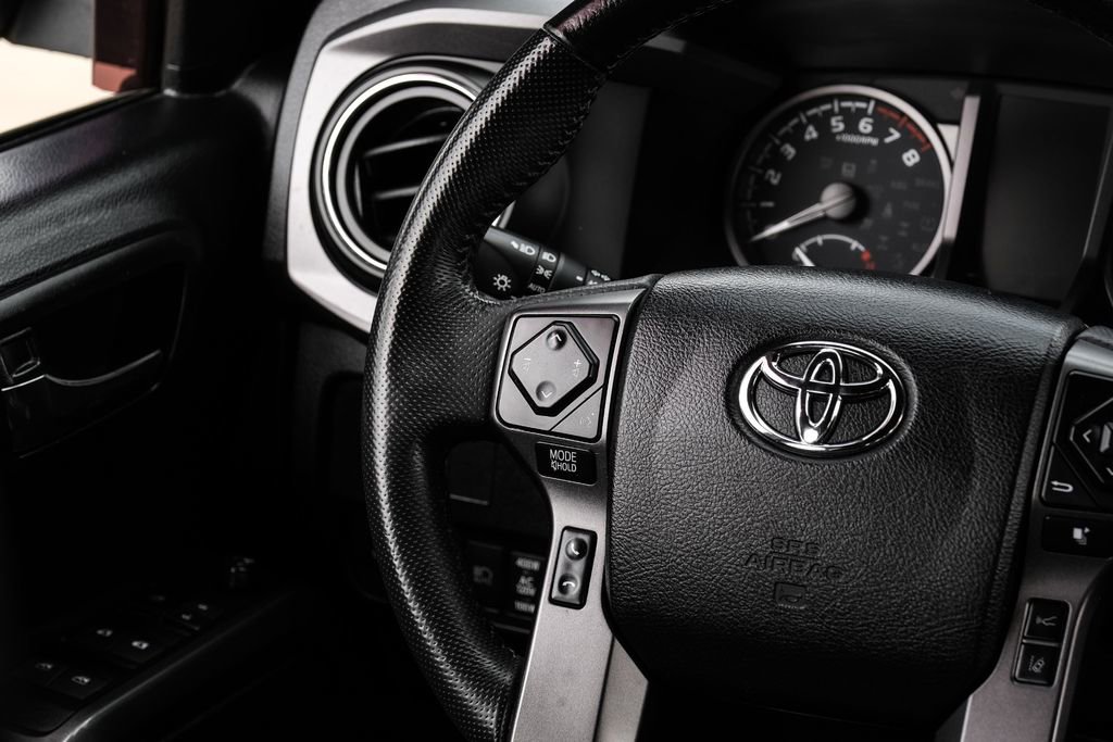 Used 2021 Toyota Tacoma TRD Off-Road AWD/4WD image 13