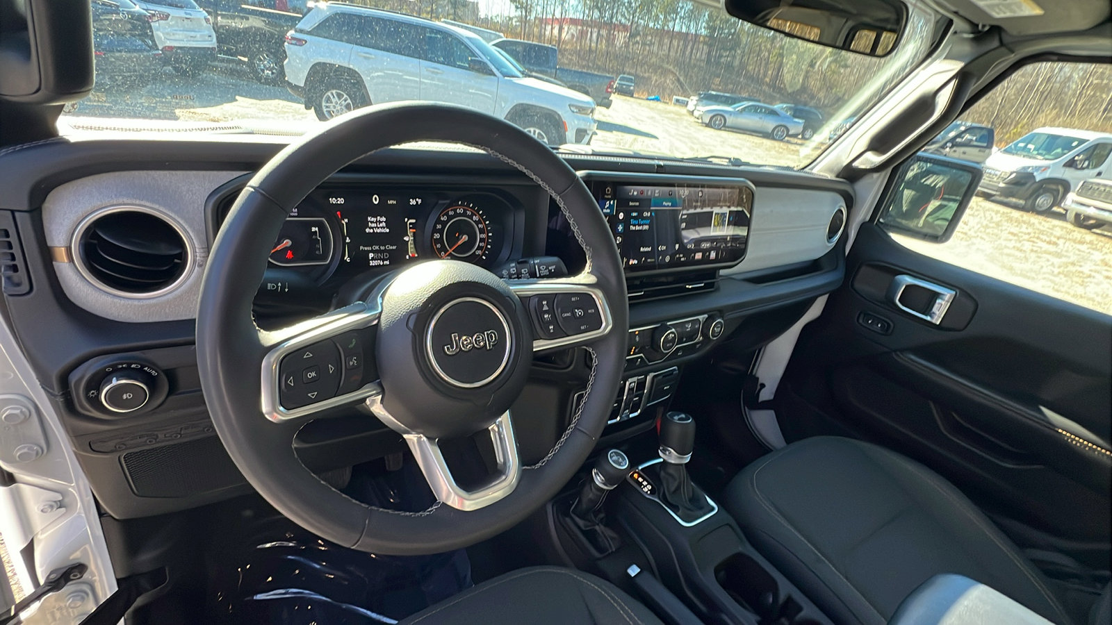 Used 2025 Jeep Wrangler Sahara image 24