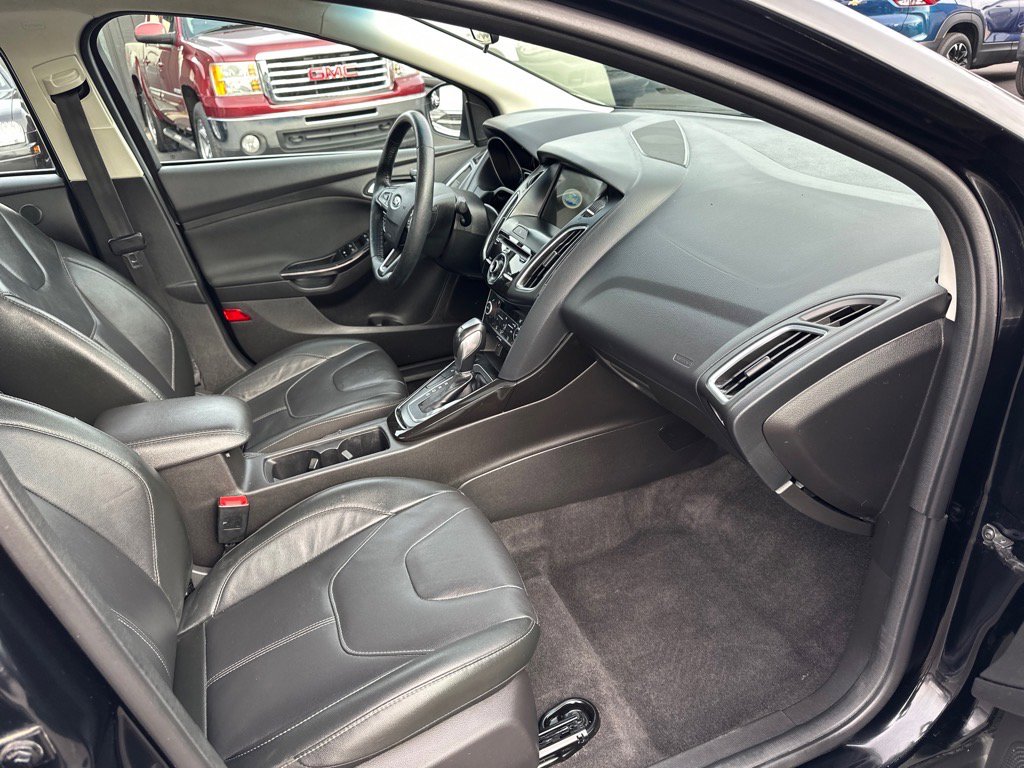 Used 2018 Ford Focus Titanium FWD image 19