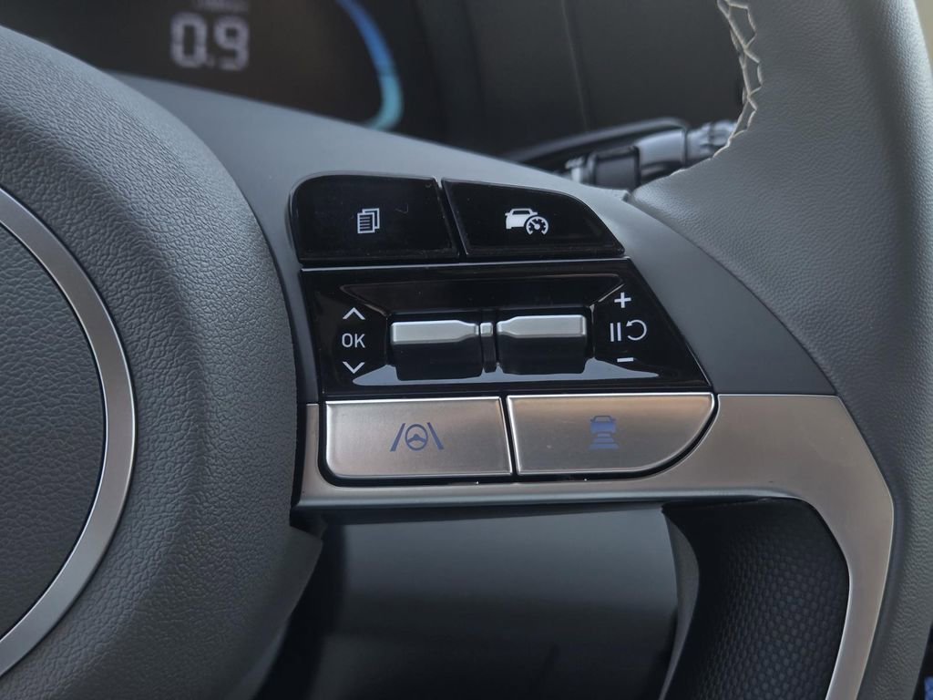 Used 2026 Hyundai Elantra Sport image 11