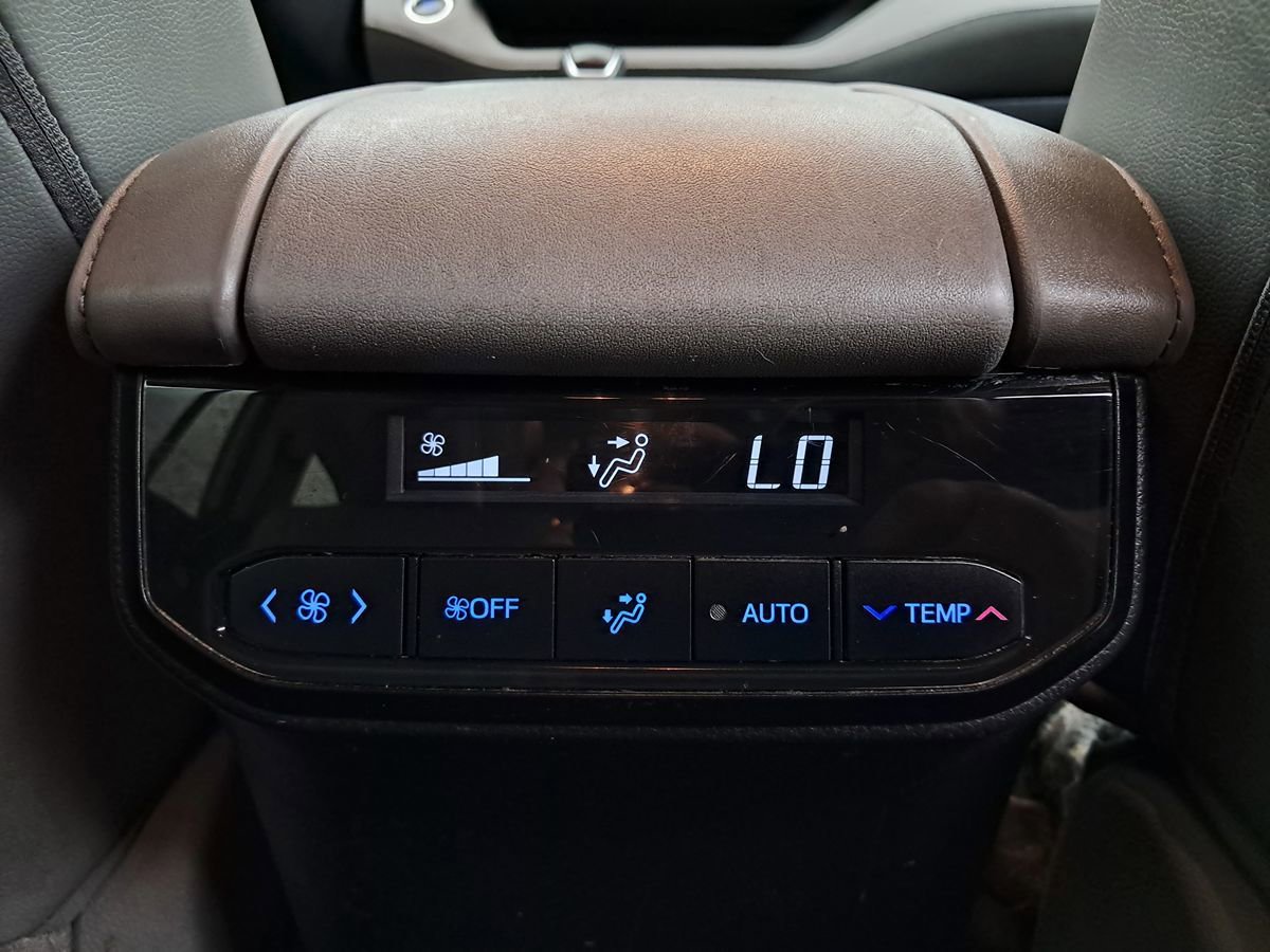 Used 2021 Toyota Highlander XLE FWD image 28