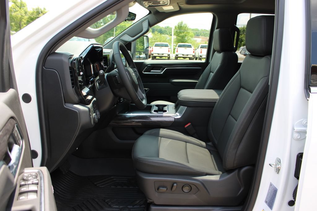 New 2026 Chevrolet Silverado 2500 LTZ w/ LTZ Convenience Package AWD/4WD image 19