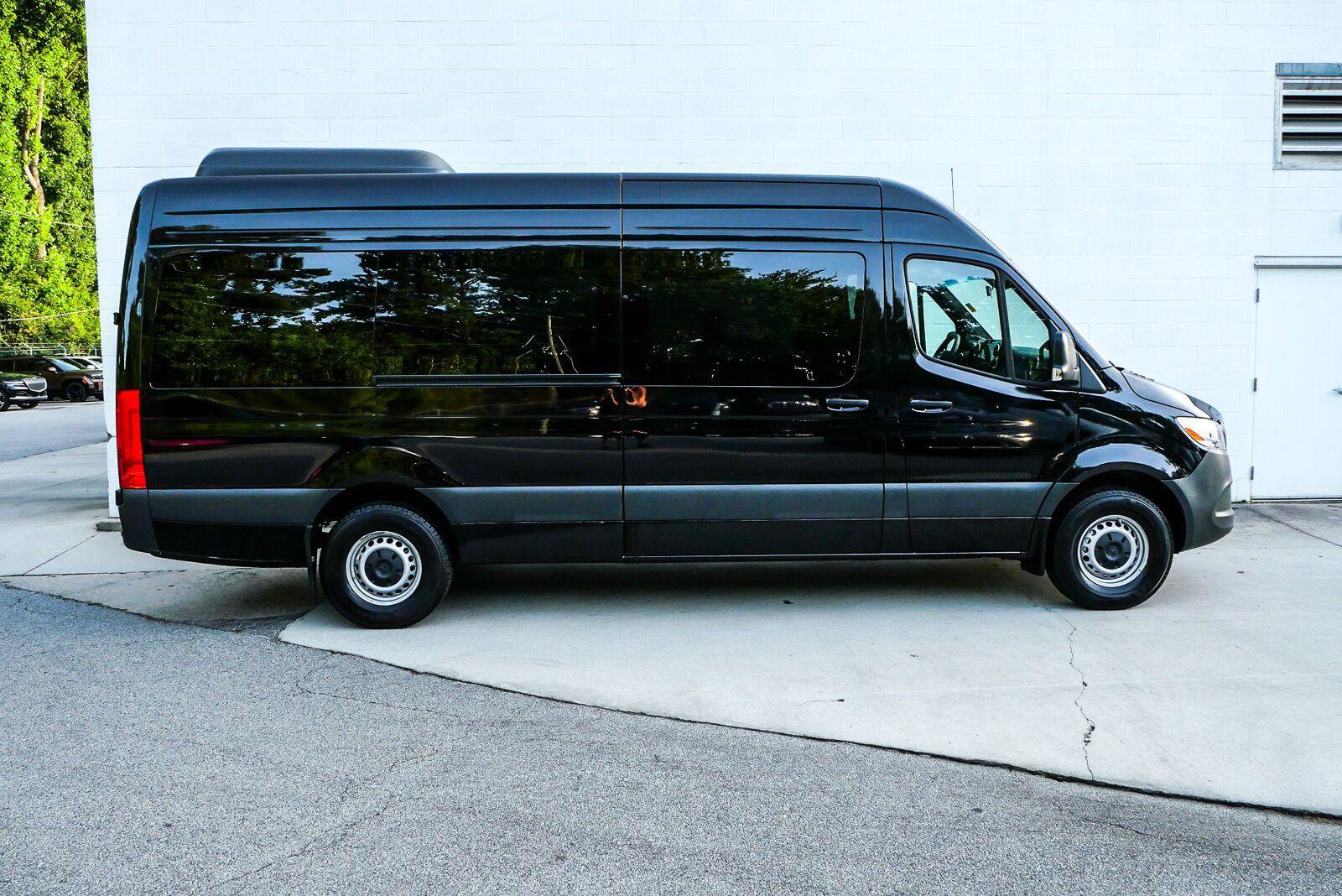Used 2025 Mercedes-Benz Sprinter 2500 image 2