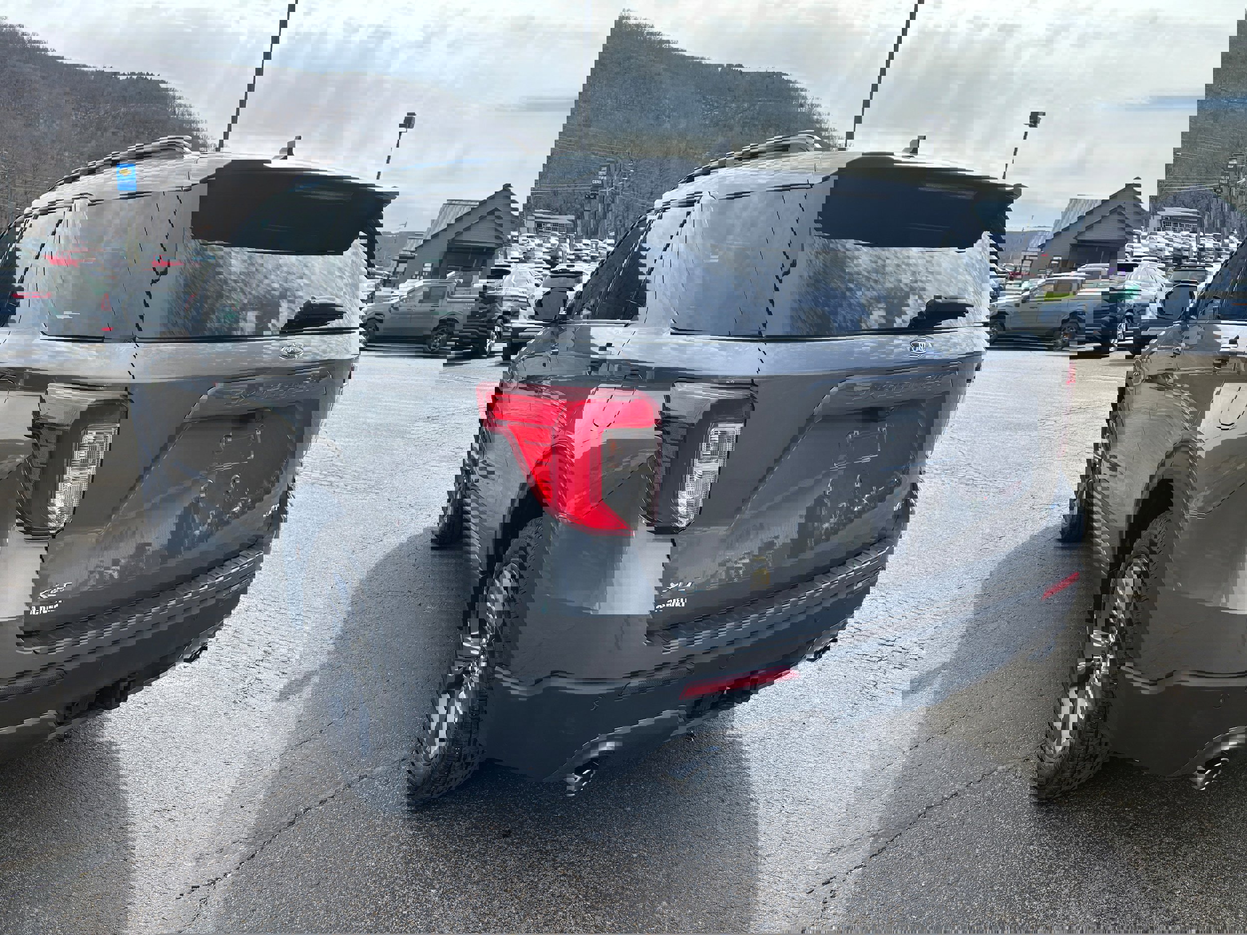 Used 2023 Ford Explorer XLT w/ Equipment Group 202A image 4