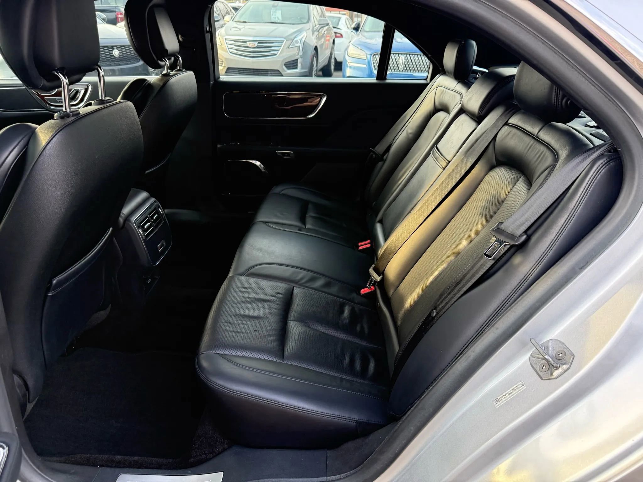 Used 2017 Lincoln Continental Select w/ Climate Package image 32