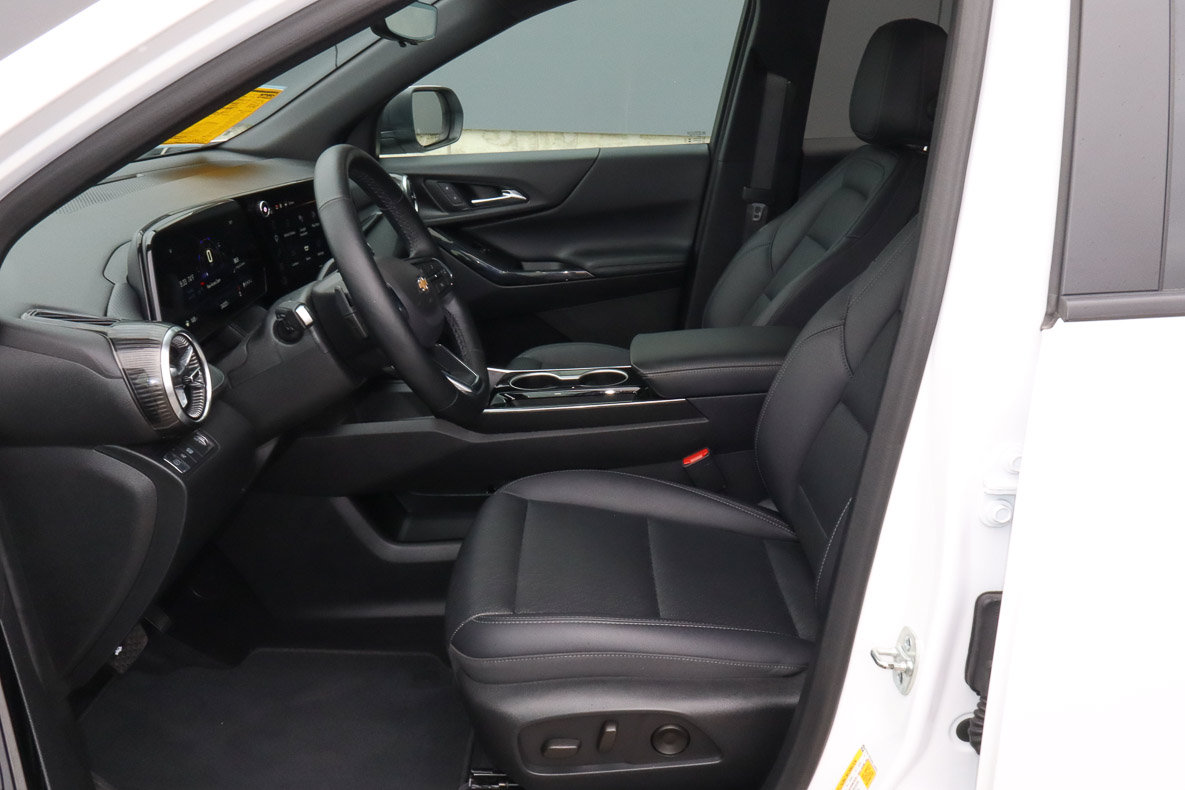 Used 2025 Chevrolet Equinox LT w/ Convenience Package II FWD image 7