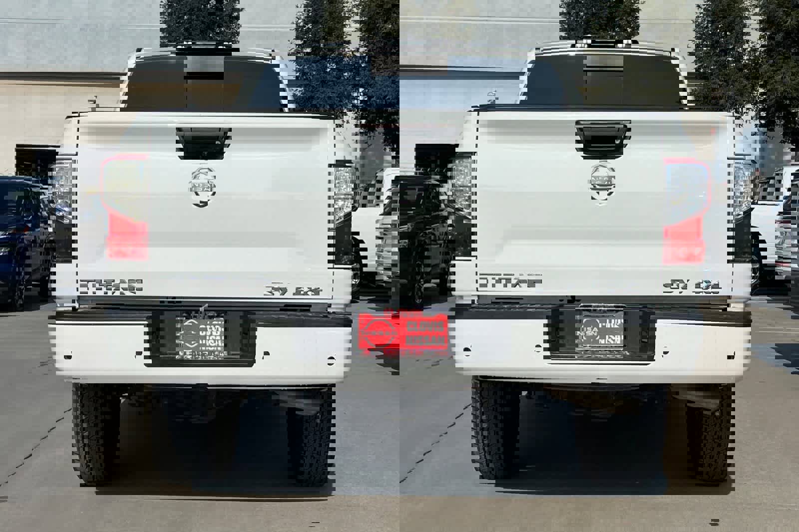 Used 2023 Nissan Titan SV image 8