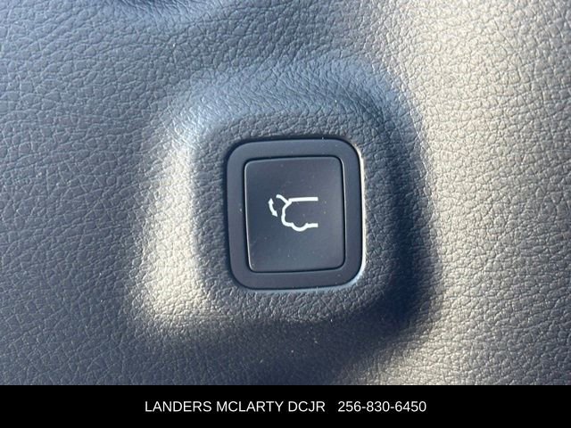 Used 2024 Jeep Compass Latitude w/ Sun and Sound Group AWD/4WD image 18