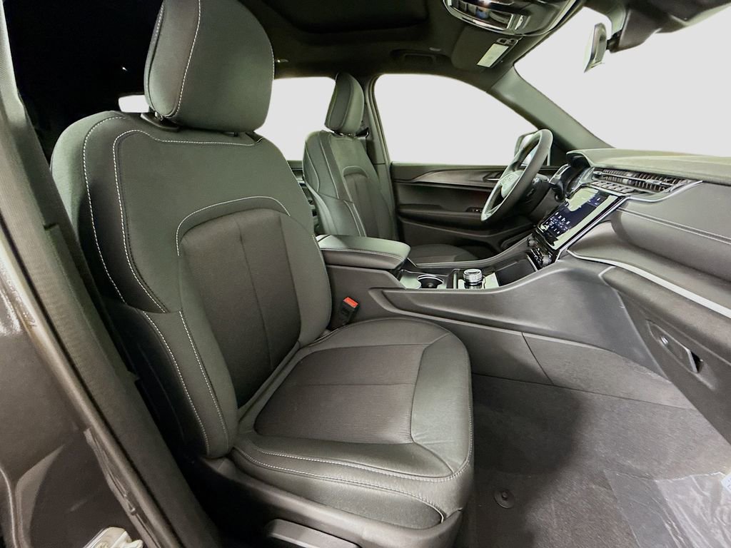 New 2025 Jeep Grand Cherokee L Laredo image 15