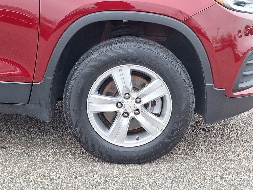 Used 2022 Chevrolet Trax LT w/ LT Convenience Package image 12