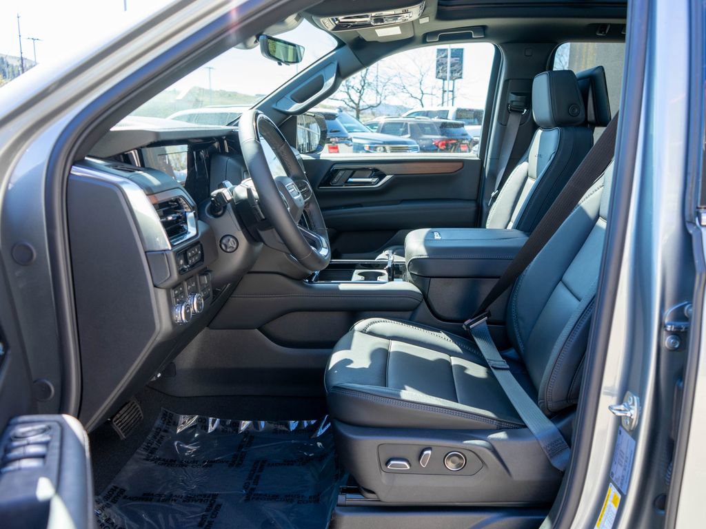 New 2026 GMC Yukon XL Denali w/ Denali Reserve Package image 11