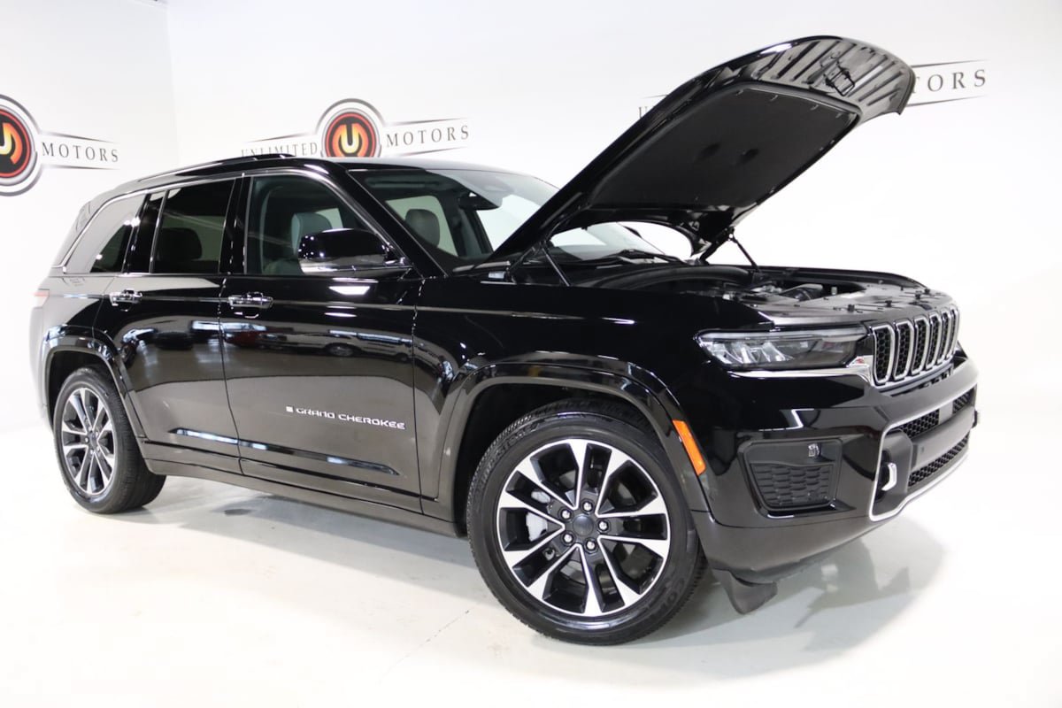 Used 2023 Jeep Grand Cherokee Overland AWD/4WD image 34