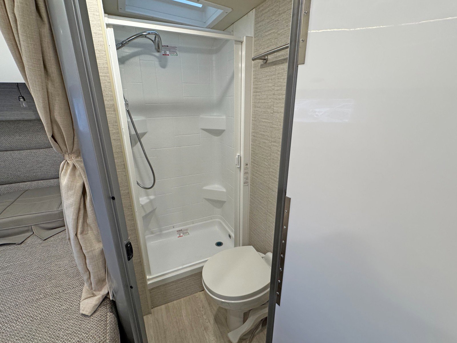 Used 2021 Mercedes-Benz Sprinter 3500 w/ Acoustic Package image 70