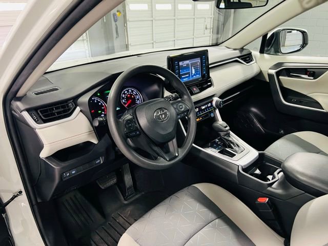 Used 2021 Toyota RAV4 XLE w/ Convenience Package FWD image 21