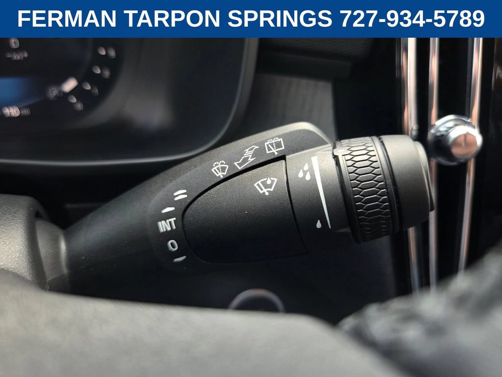Certified 2026 Volvo XC40 B5 Plus AWD/4WD image 33