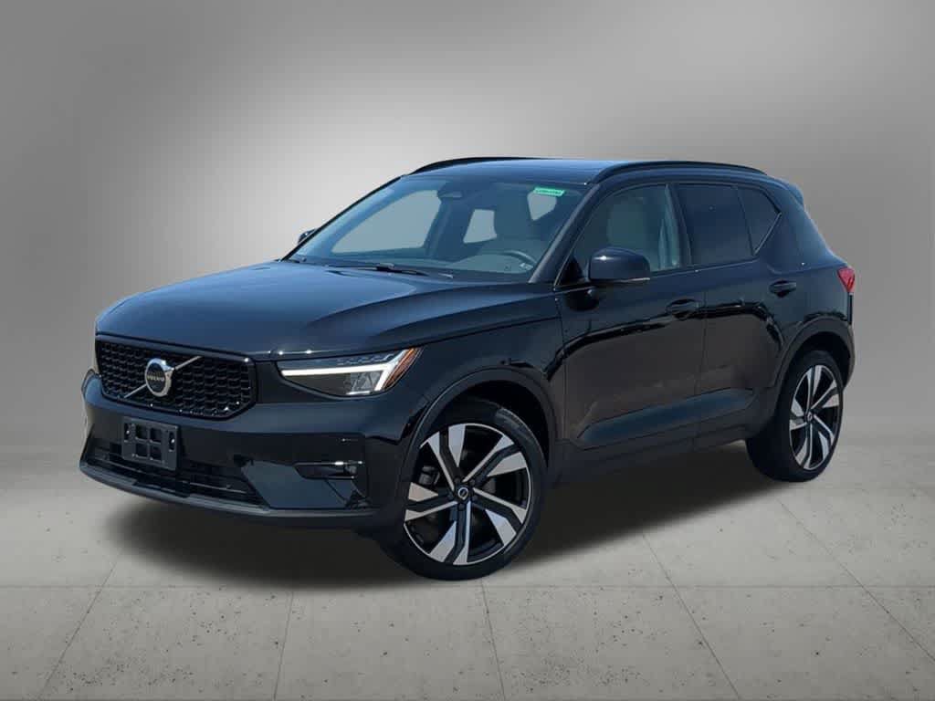 Used 2023 Volvo XC40 B5 Plus w/ Protection Package Premier AWD/4WD image 1