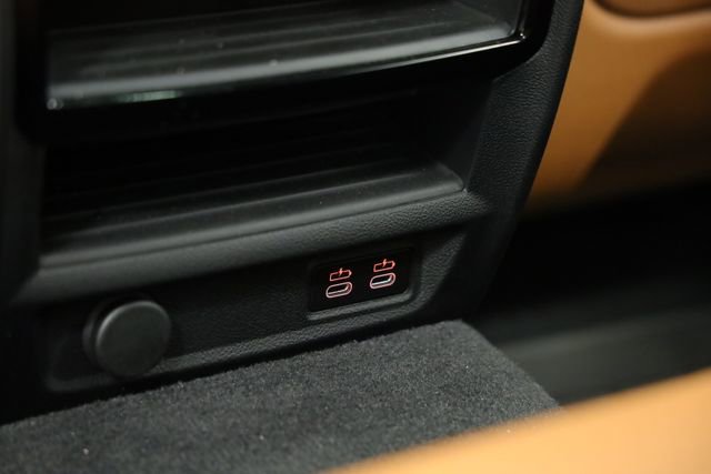 Used 2023 BMW 540i w/ Convenience Package image 39