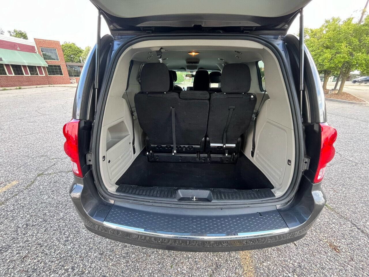 Used 2017 Dodge Grand Caravan SE w/ Power Window Group image 25