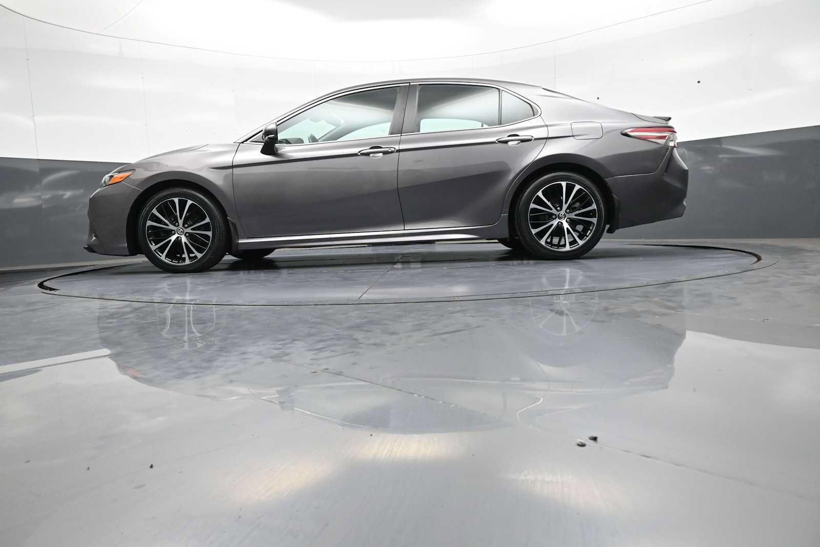Used 2020 Toyota Camry SE w/ Convenience Package FWD image 36