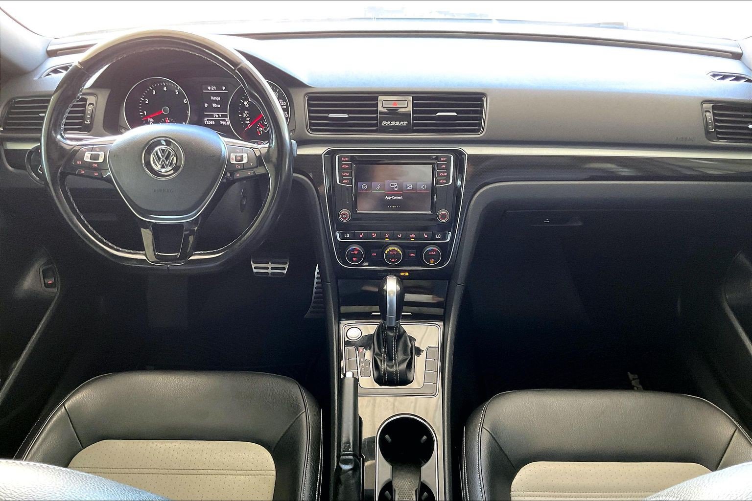 Used 2018 Volkswagen Passat 3.6 FWD image 8