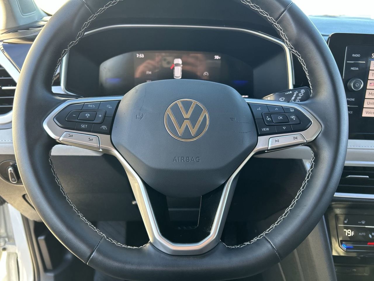 Certified 2025 Volkswagen Taos SE image 19