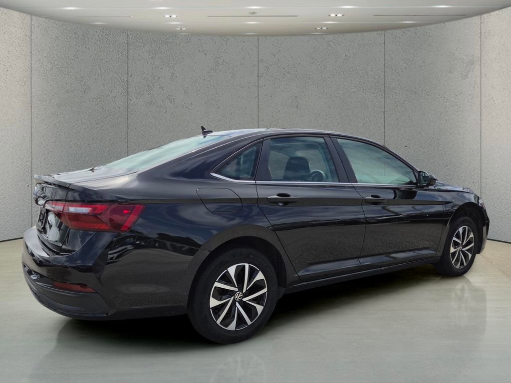 Used 2024 Volkswagen Jetta S FWD image 3